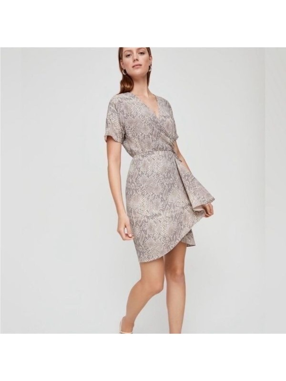 NWT Aritzia Babaton Neutral Beige Cream snake Short Sleeve V Neck Wrap dress L
